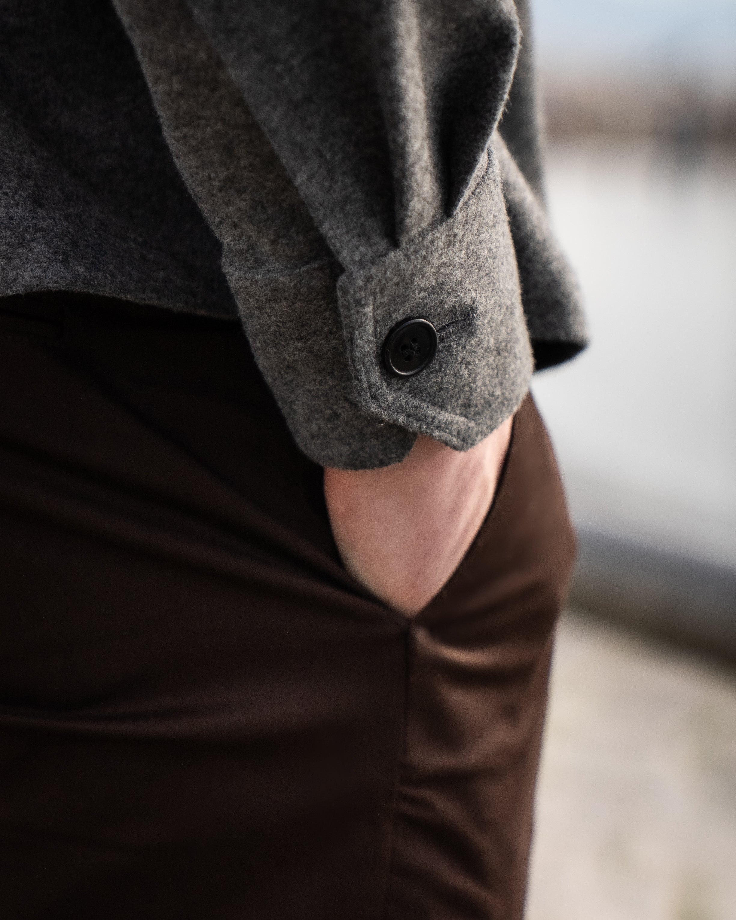 Overshirt Aifa in lana viscosa FUCILE/NERO
